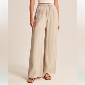 Abercrombie - Crinkle Textured Pull-On Wide Leg Pant - Large, Long